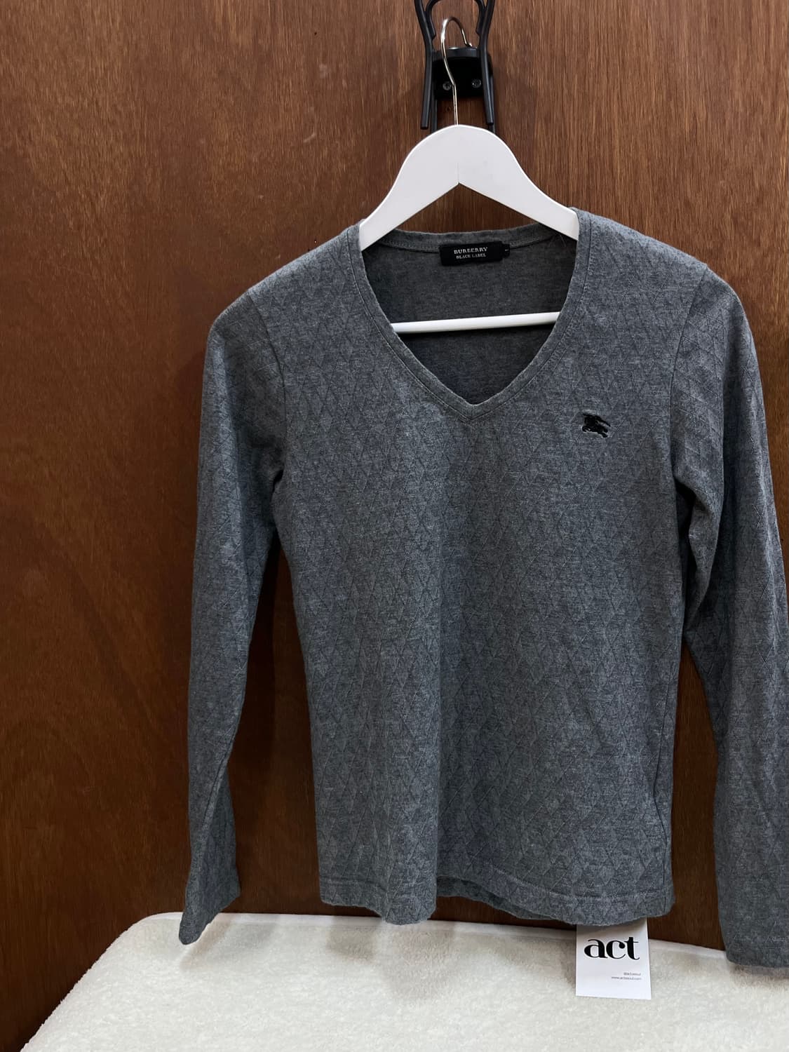 버버리 블랙 로고 롱슬리브  상품이미지1