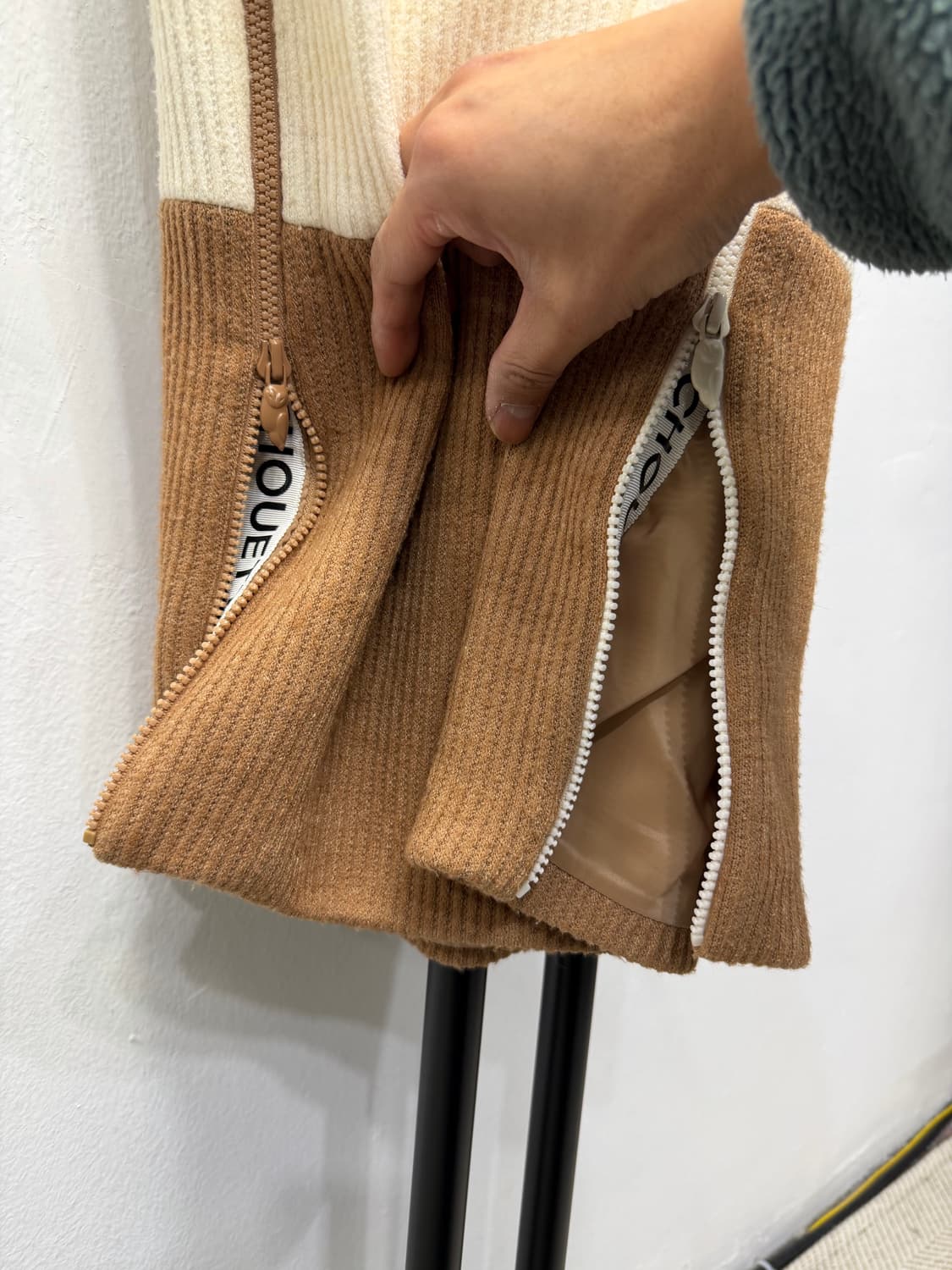 정품) 럭키슈에뜨  배색 사이드지퍼 니트 스커트 38 상품이미지4