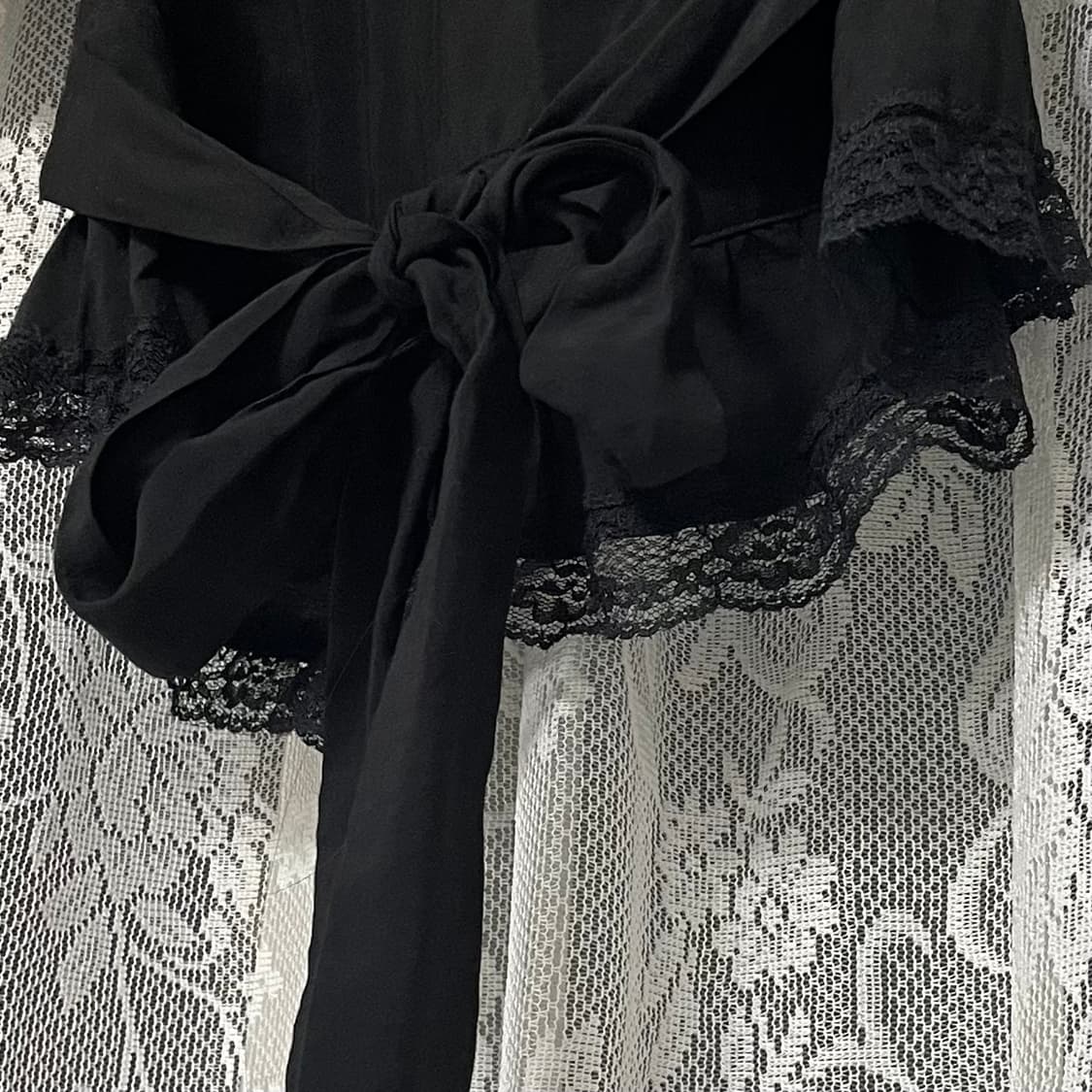 엑시즈팜 블랙 레이스 블라우스 상품이미지5