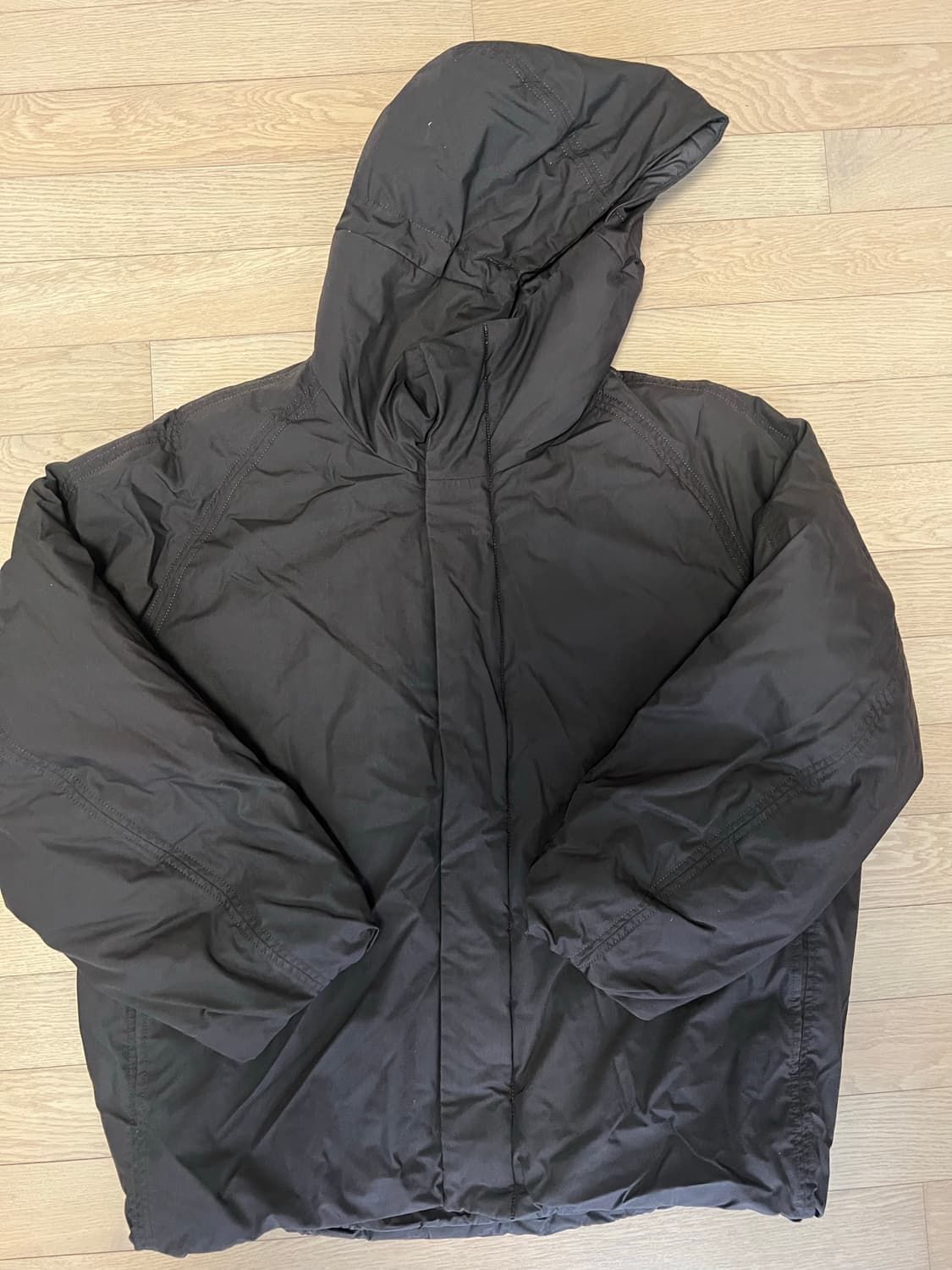 유니클로 U 퍼프테크 볼륨 파카 다크 브라운 L사이즈 상품이미지3