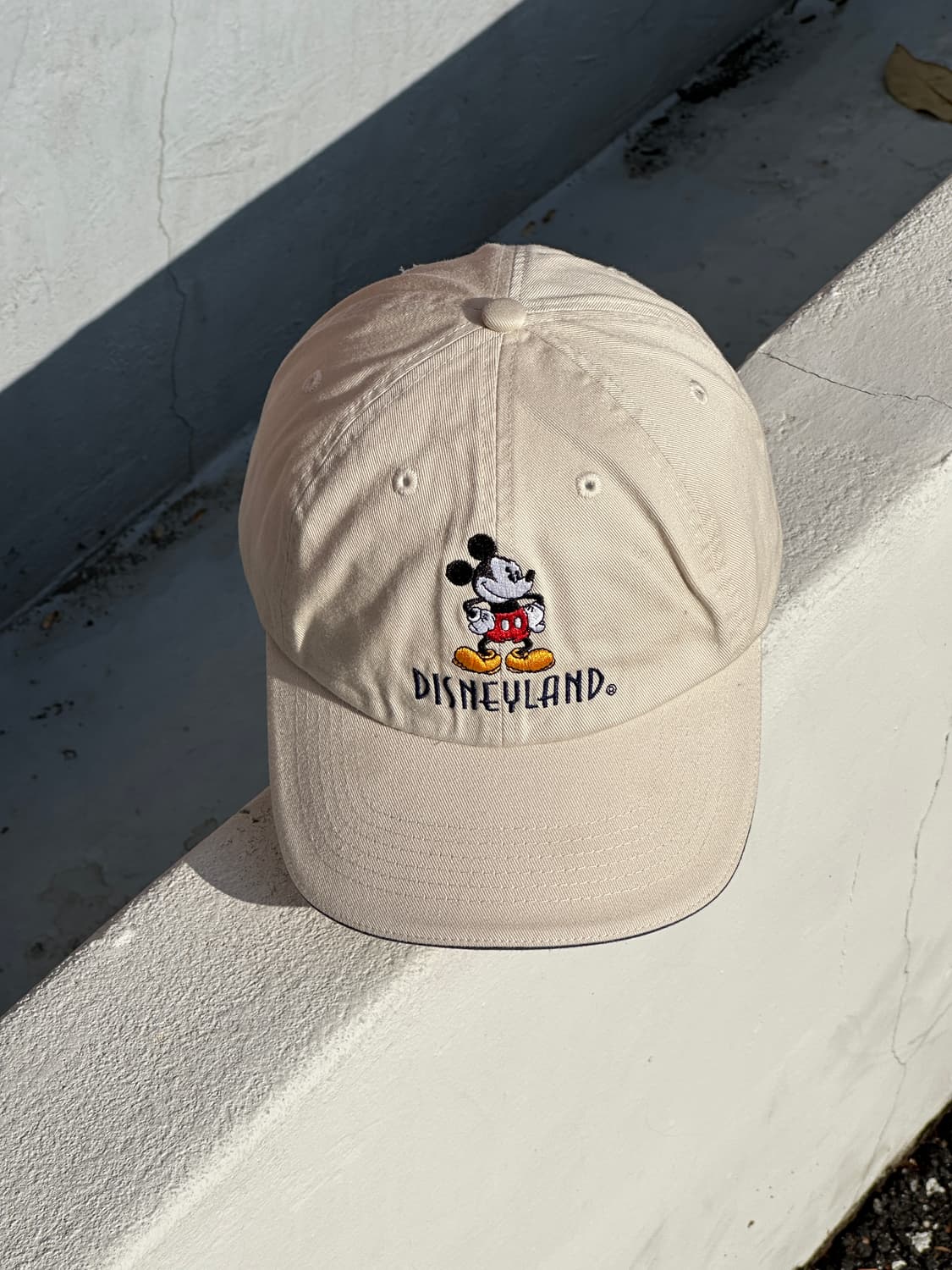 [M] 디즈니랜드 미키마우스 로고 베이지 볼캡 모자 상품이미지1