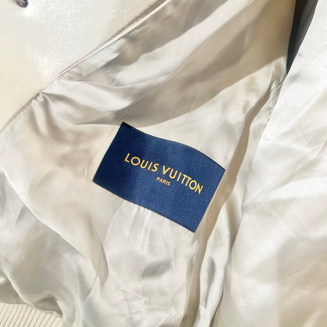 (50)루이비통 크림 바시티 자켓 상품이미지7