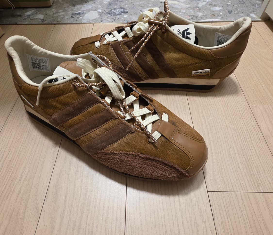 새상품상태 아디다스 송포더뮤트 컨트리 스트라타 270사이즈 상품이미지1