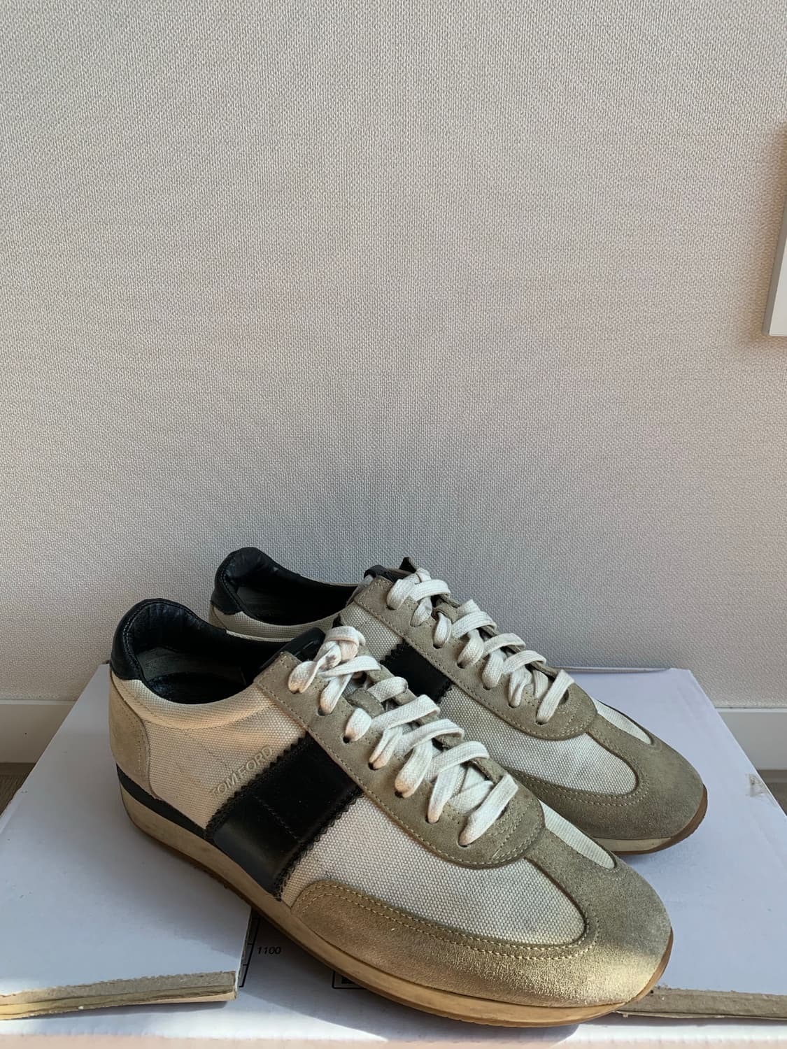 톰포드 스니커즈 검흰 8.5 상품이미지2