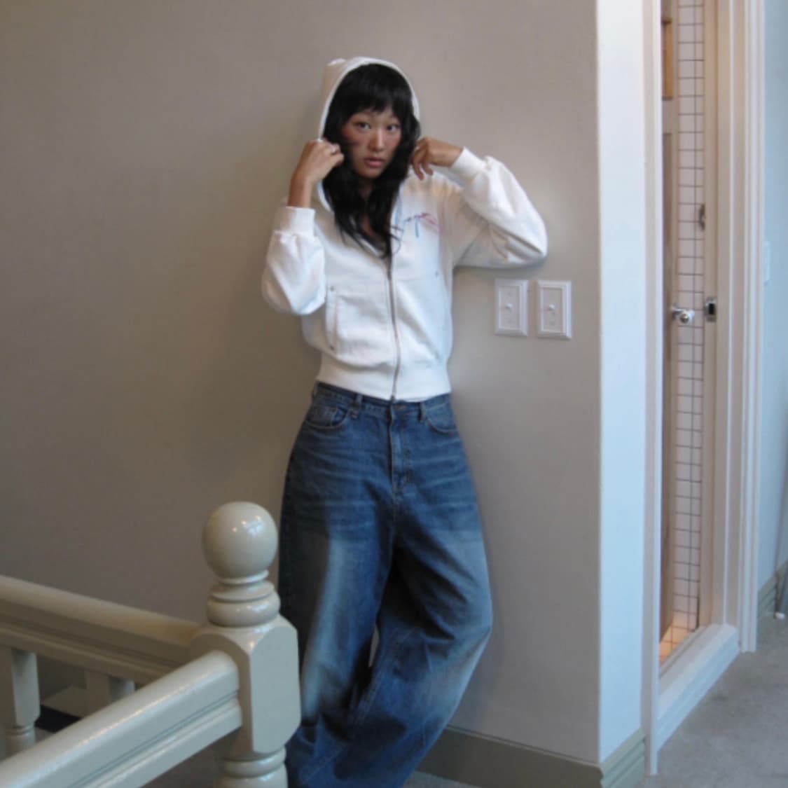 사우다지클럽 아일렛 후드집업 화이트 상품이미지3