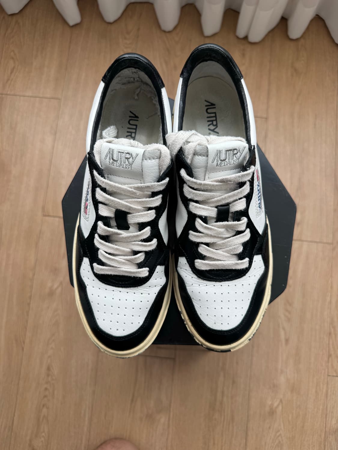 (촬영소품) 280 오트리 메달리스트 스니커즈 상품이미지3