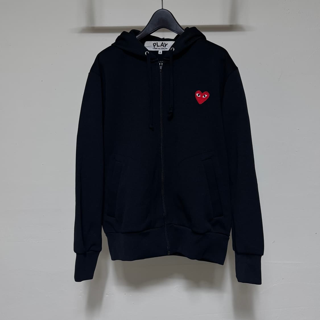 꼼데가르송 레드 와펜 후드집업 블랙 S 상품이미지1