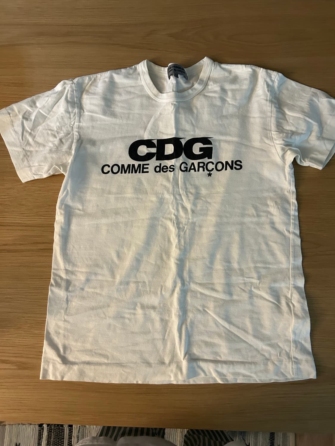 CDG 화이트 로고 티셔츠 상품이미지2