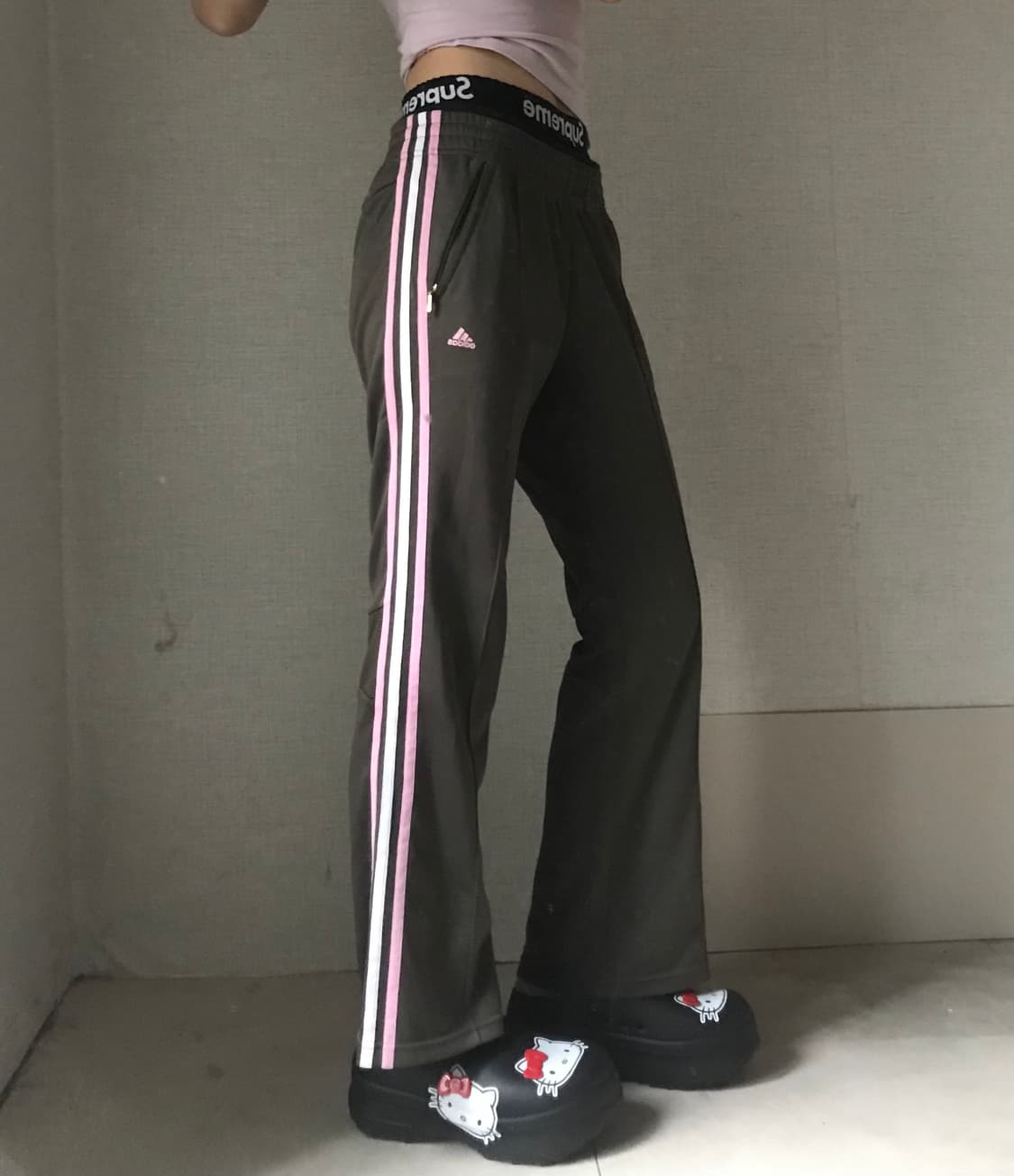 아디다스 카키 핑크 부츠컷 트레이닝 팬츠 상품이미지3