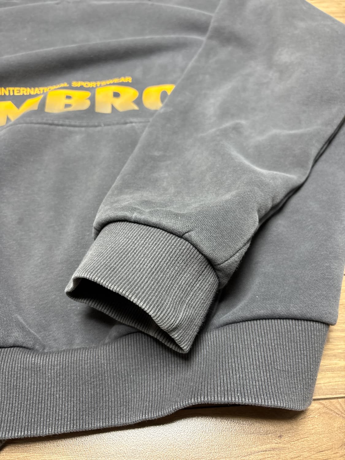 엄브로 피그먼트후드티 상품이미지4