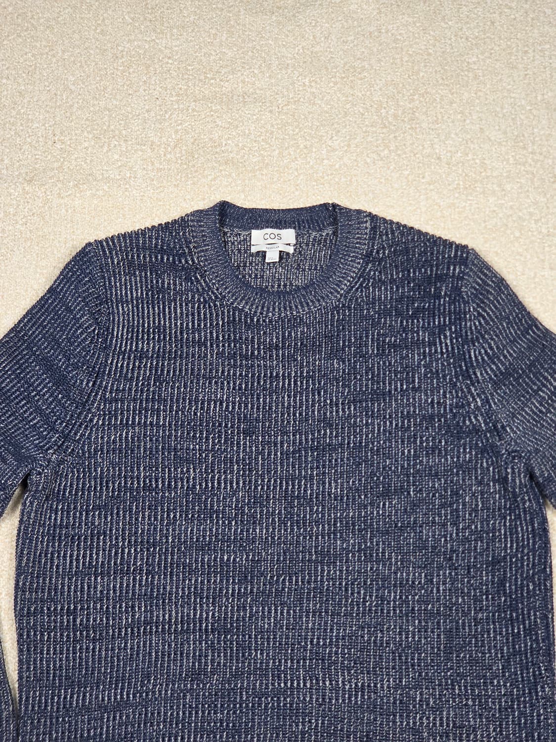 [코스] 텍스처드 믹스 레귤러핏 크루넥 니트 스웨터 | 00260 상품이미지2