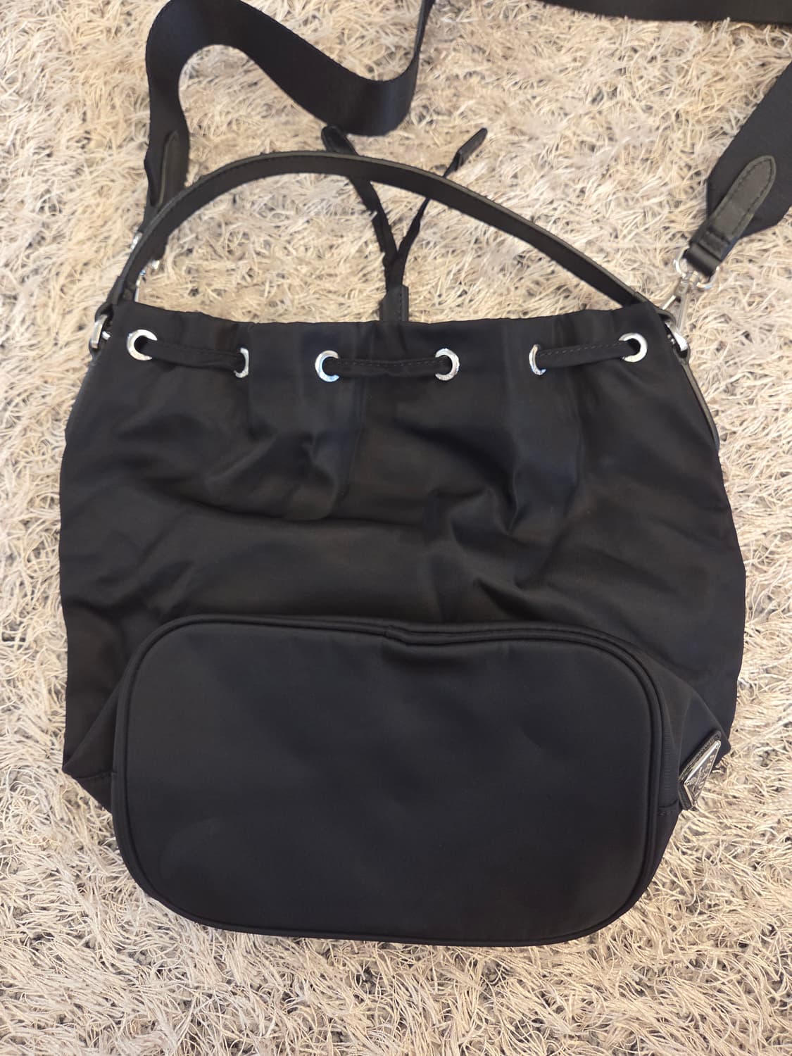 프라다 로봇패치 리미티드 에디션 버킷백(현대백화점 구입) 상품이미지2