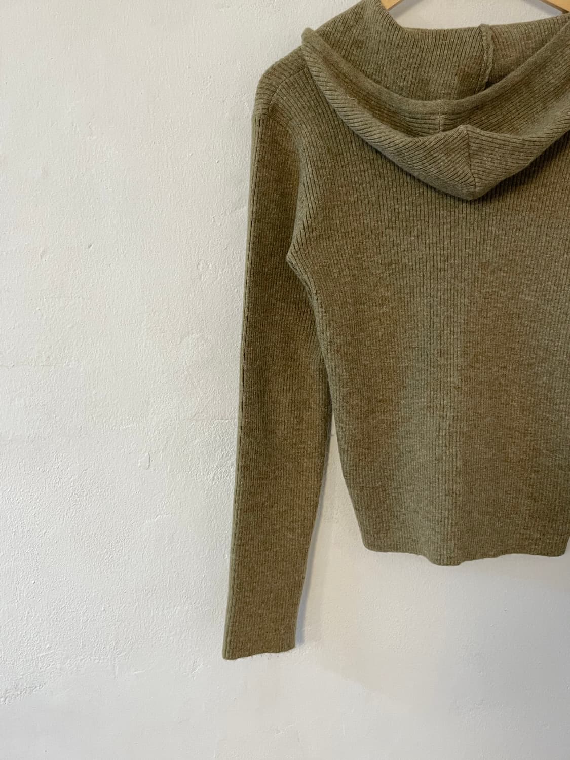 에잇세컨즈 버튼 니트 후디  상품이미지8