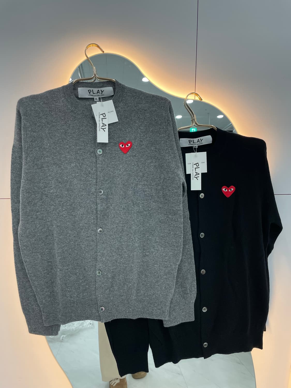 [새상품] 꼼데 레드와펜 라운드넥 남여공용 가디건 상품이미지1