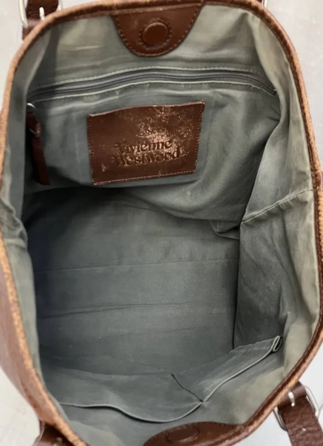 비비안 웨스트우드 로고 패턴 가죽 토트백 상품이미지6