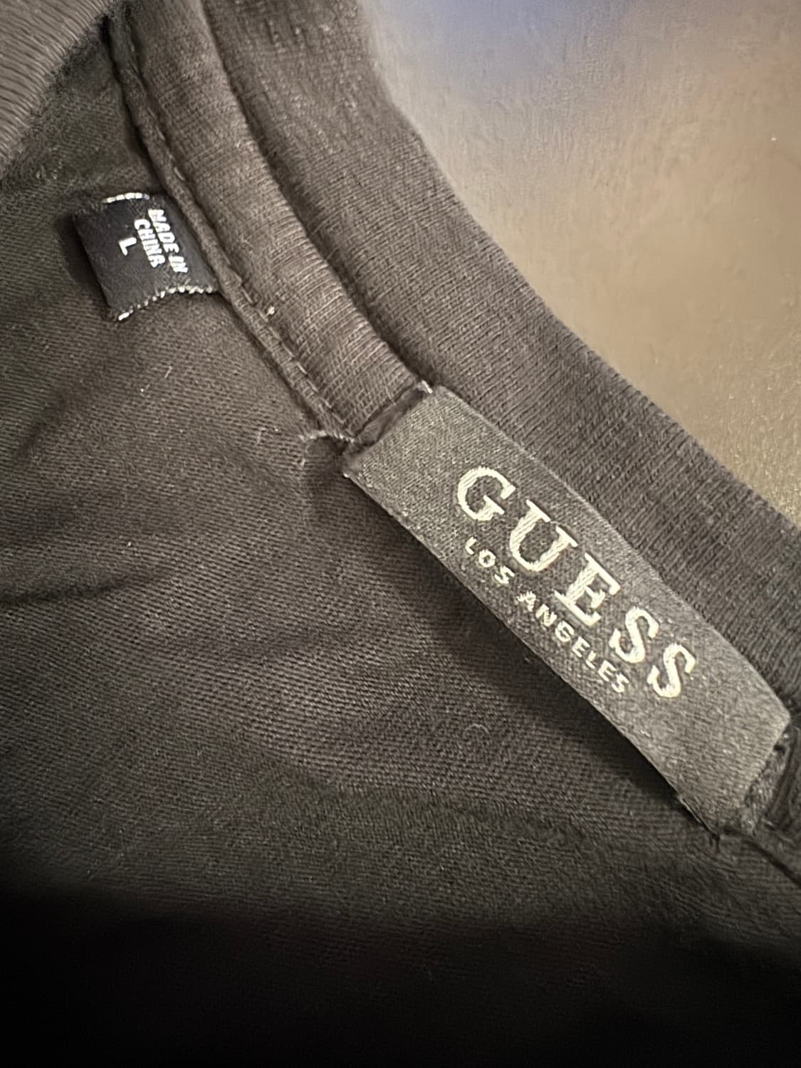 여성 게스 Guess 23년도 삼각 로고 반팔 티셔츠 L 블랙 상품이미지3