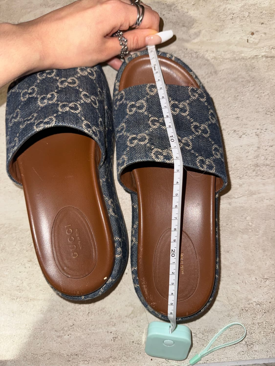 GUCCI GG DENIM SLIDE SANDAL 상품이미지5