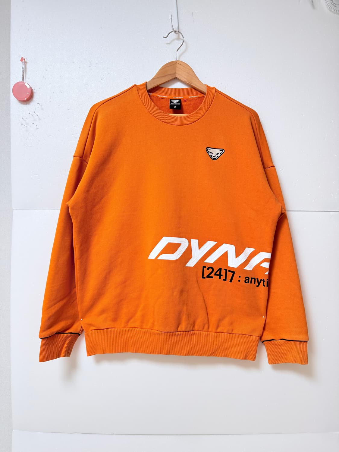 다이나핏 빅로고 맨투맨 오렌지 포인트 컬러 95 상품이미지1