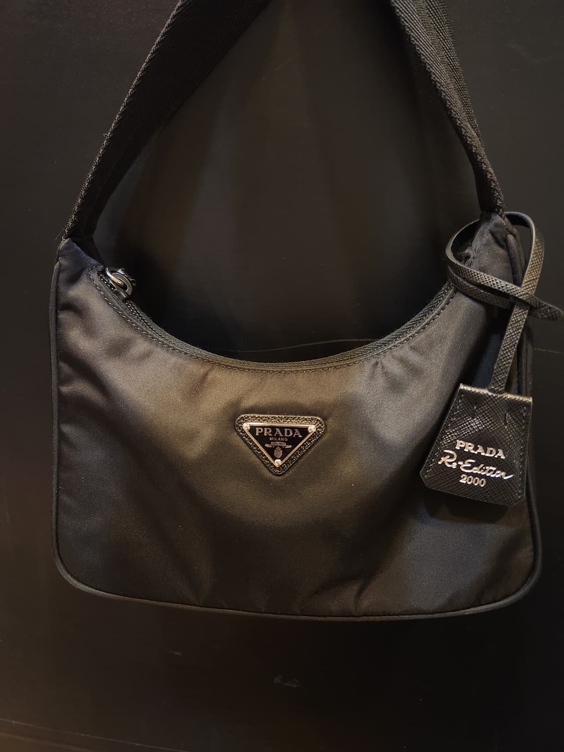 프라다 리에디션 2000 블랙 호보백 상품이미지1