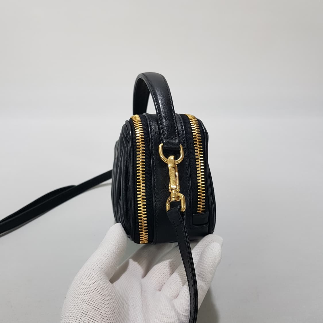 미우미우 마틀라쎄 나파 레더 숄더백 5BH229 상품이미지4