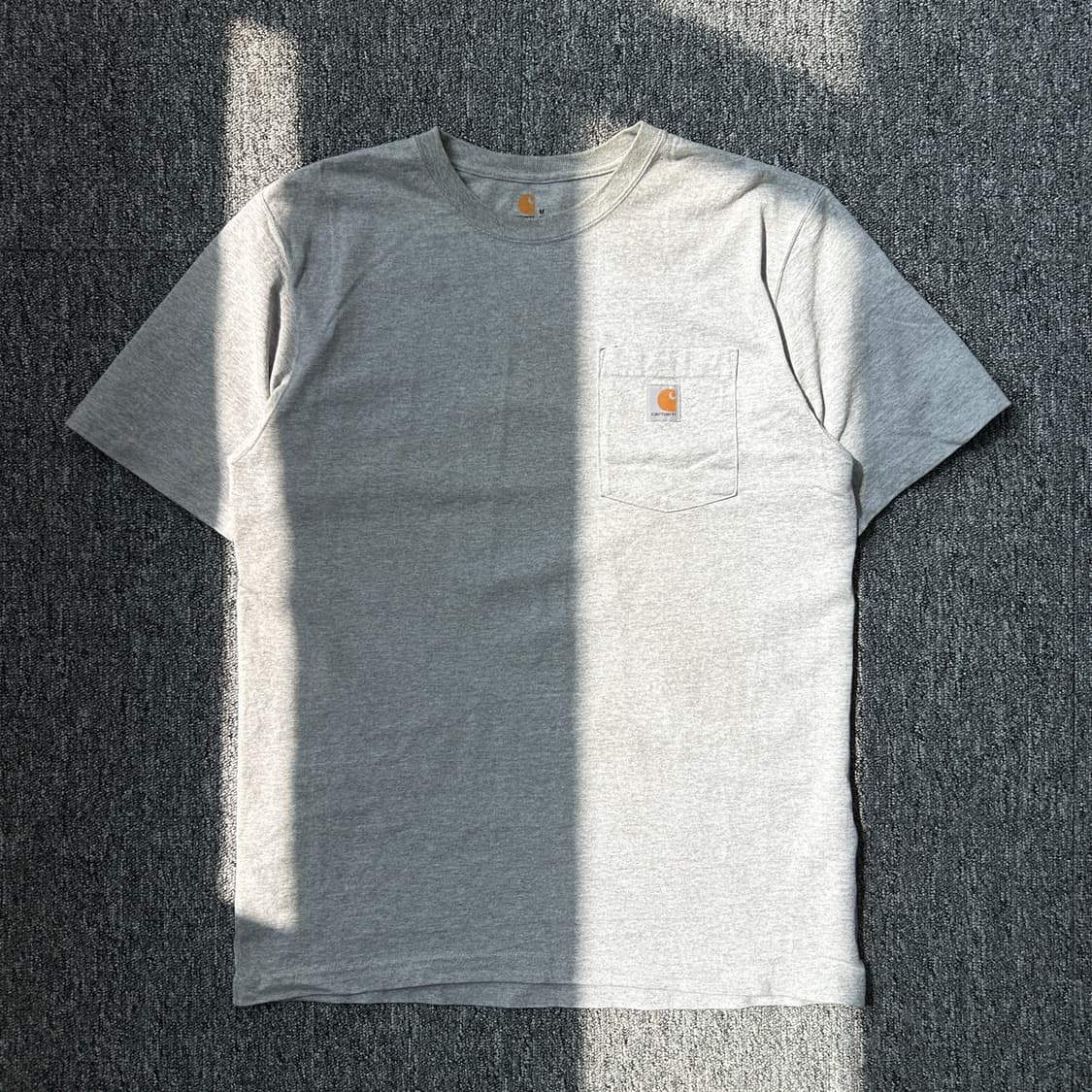 칼하트 오리지널핏 그레이 포켓 반팔티셔츠 상품이미지1