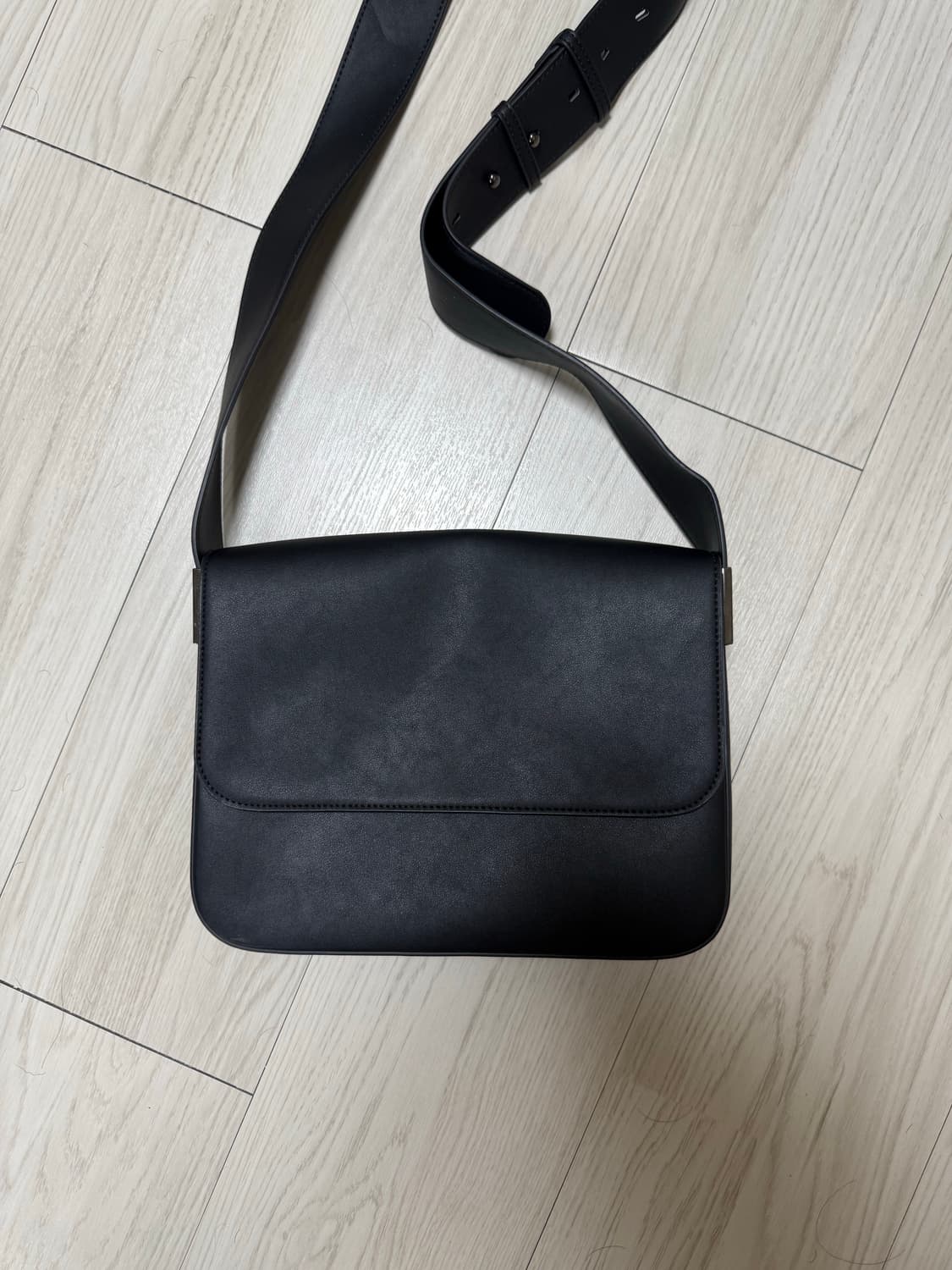 이모티오 미니멀 크로스백 상품이미지2