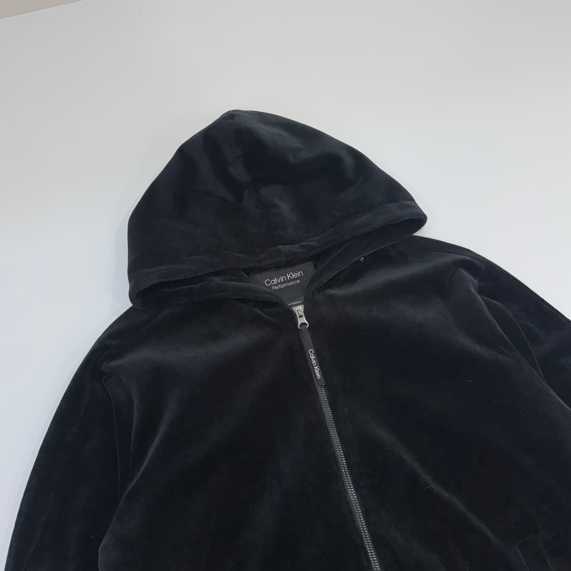 Calvin Klein 캘빈클라인 블랙 벨벳 후드집업 상품이미지4