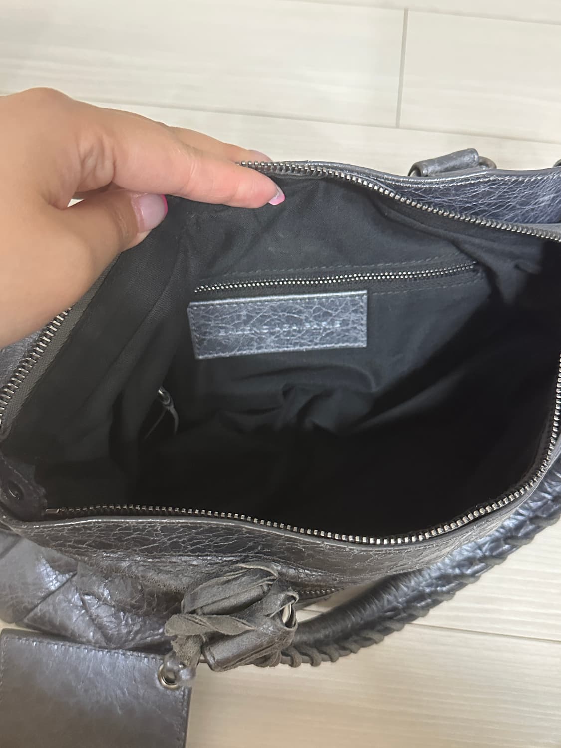 발렌시아가 퍼스트 모터백 스몰 메탈 블루 그레이 상품이미지9