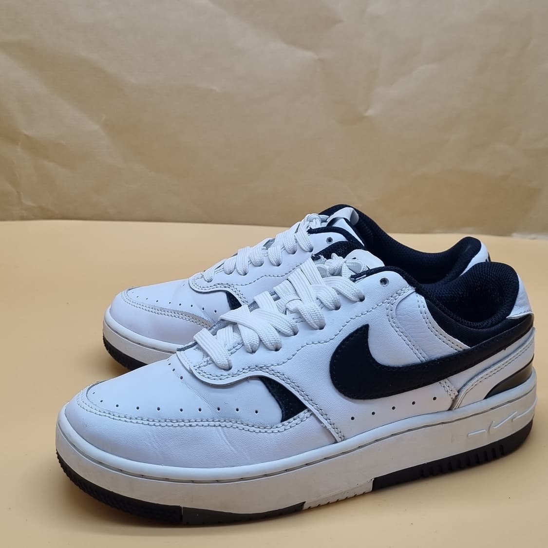 나이키 감마포스 흰검 여성운동화230  상품이미지1