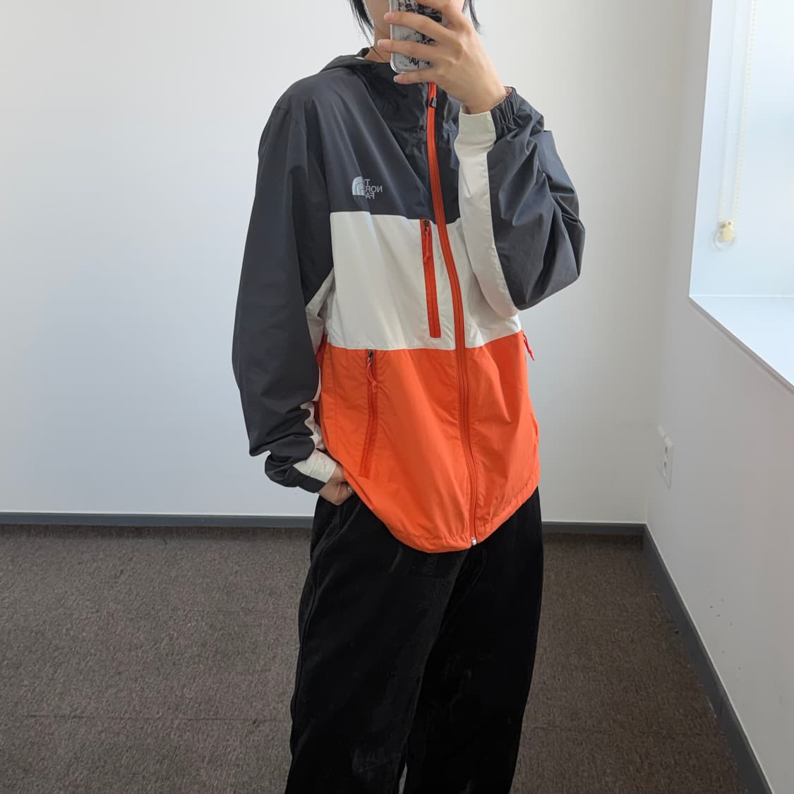 The north face 노스페이스 그레이 오렌지 배색 바람막이 상품이미지1
