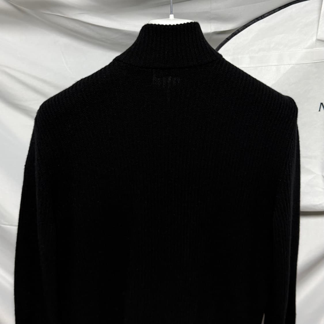 [S+급/M] 23FW 몽클레어 니트패딩 벨벳 집업 블랙 상품이미지5