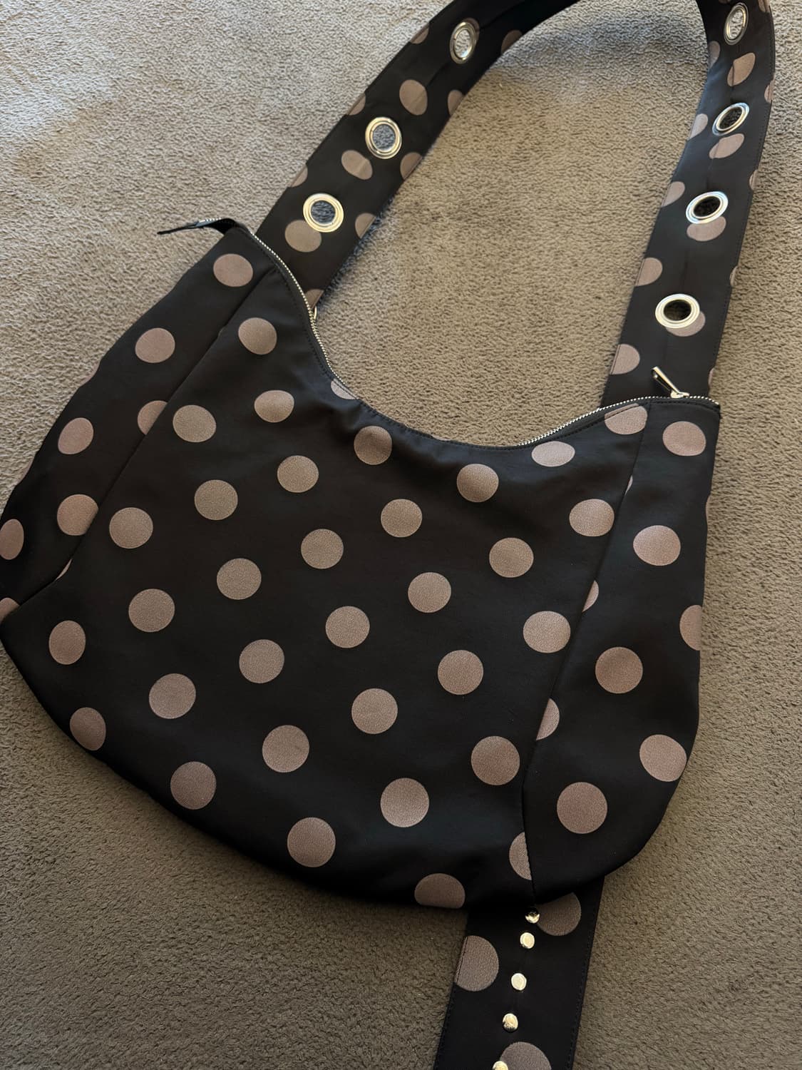 베이컨트 아카이브 벨라 와이드 도트 호보백 미시착  상품이미지3