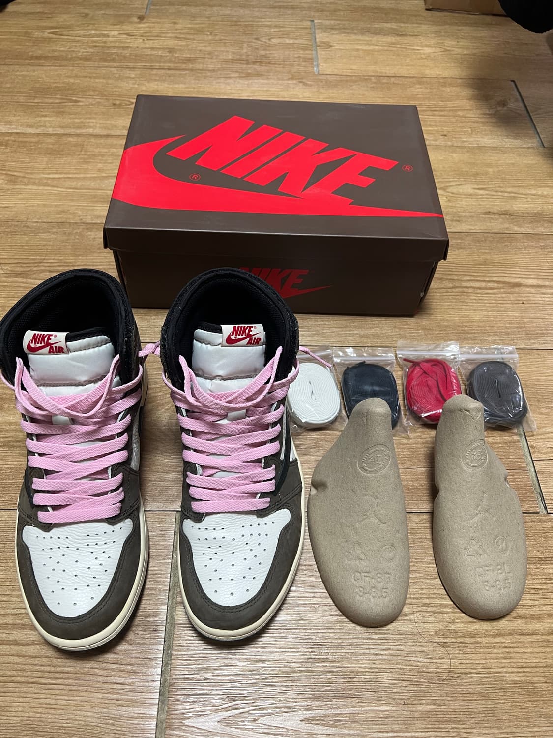 조던1 X 스캇 하이 모카 상품이미지1