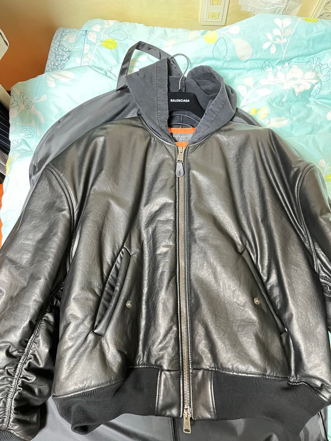 [S]발렌시아가 DIY 메탈 아웃라인 후드 봄버 블랙 상품이미지3