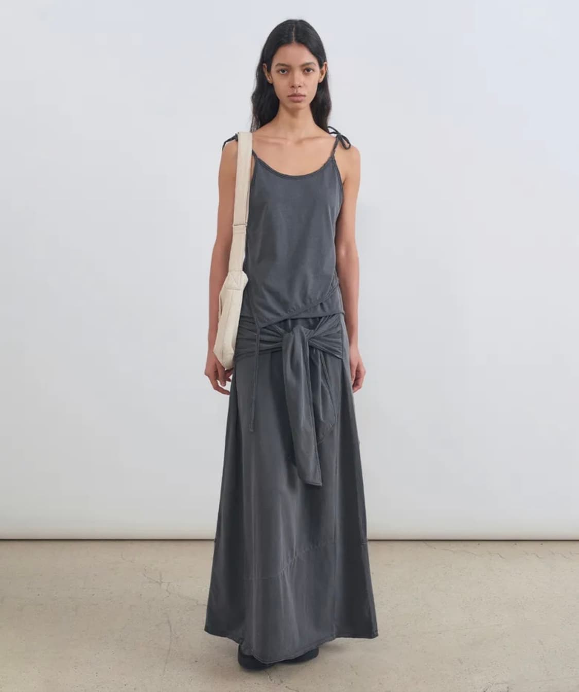 구함!!) 인사일런스 우먼 노티드 맥시 저지 스커트 차콜 상품이미지1