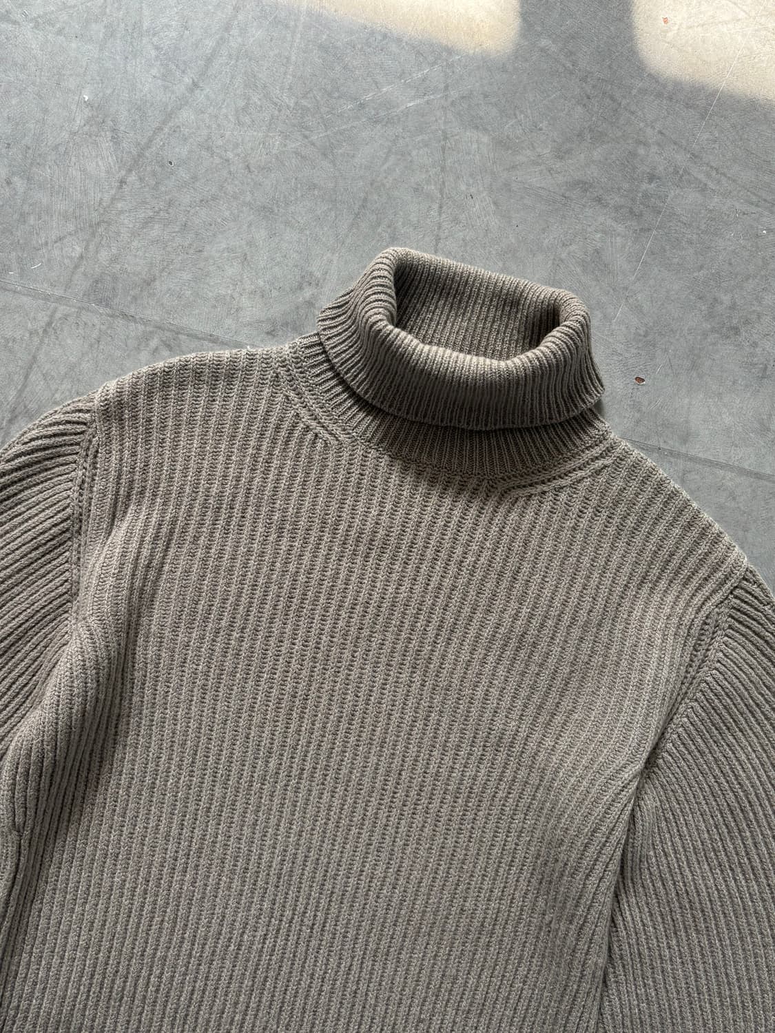 BOTTEGA VENETA 보테가 베네타 캐시미어 베이지 터틀넥 니트  상품이미지2