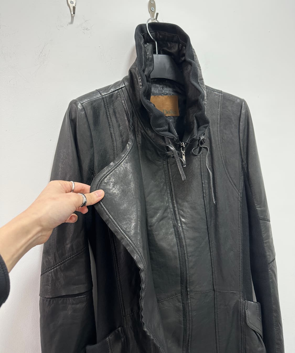 DOHO asymmetric cut sheepskin leather hi 상품이미지4