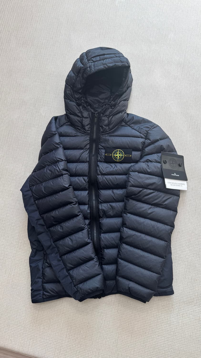 스톤 아일랜드 룸 우븐 체임버스 나일론 다운 네이비 상품이미지1