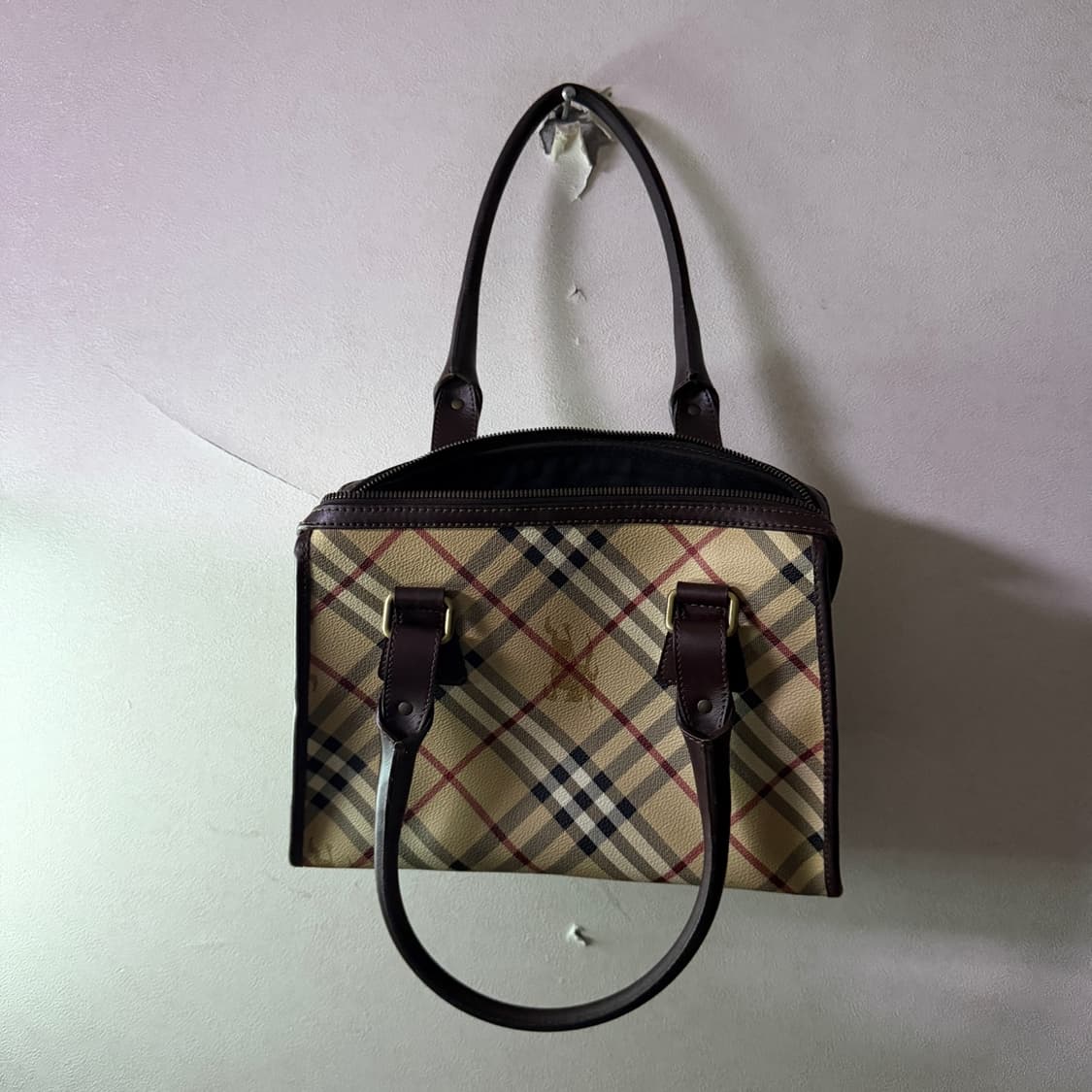 버버리 노바체크 여성 가죽배색 토트&숄더백 상품이미지5