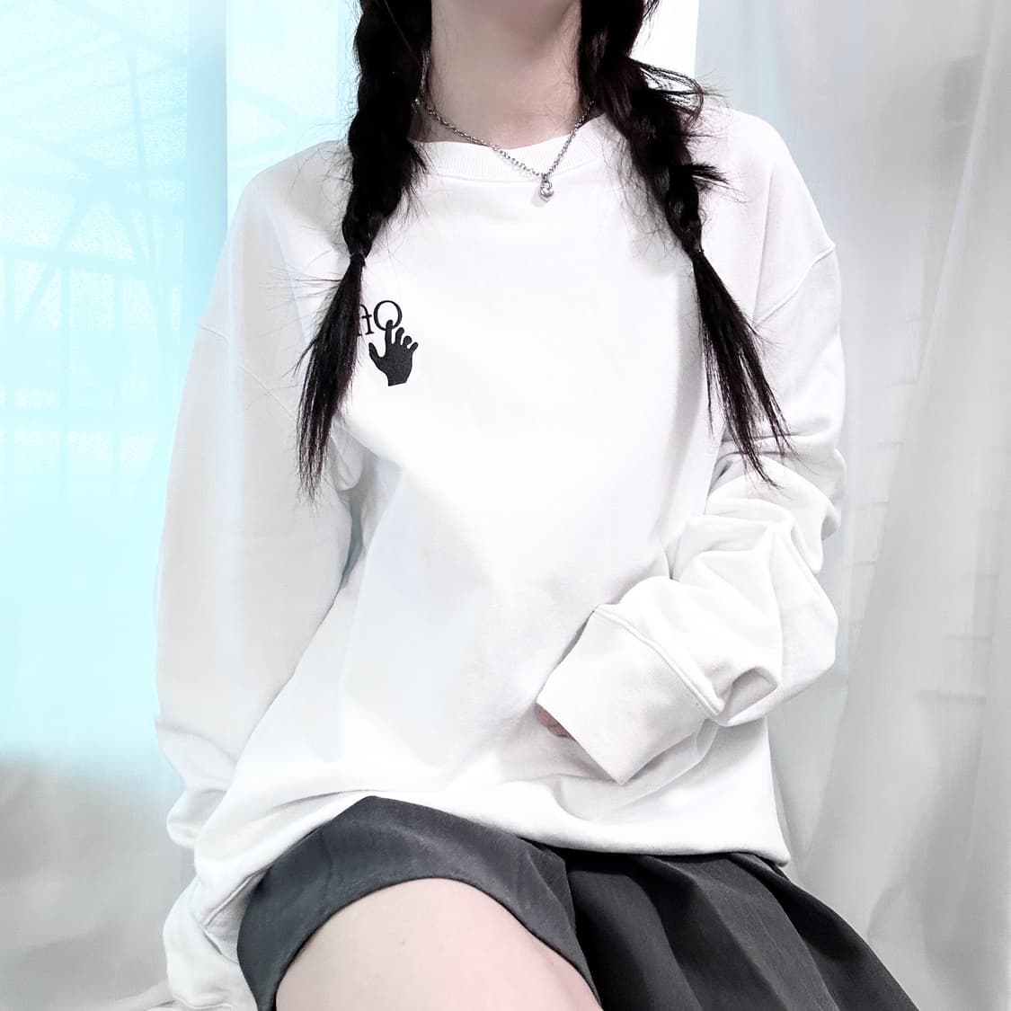 오프화이트 디그레이드 화이트 맨투맨 상품이미지2