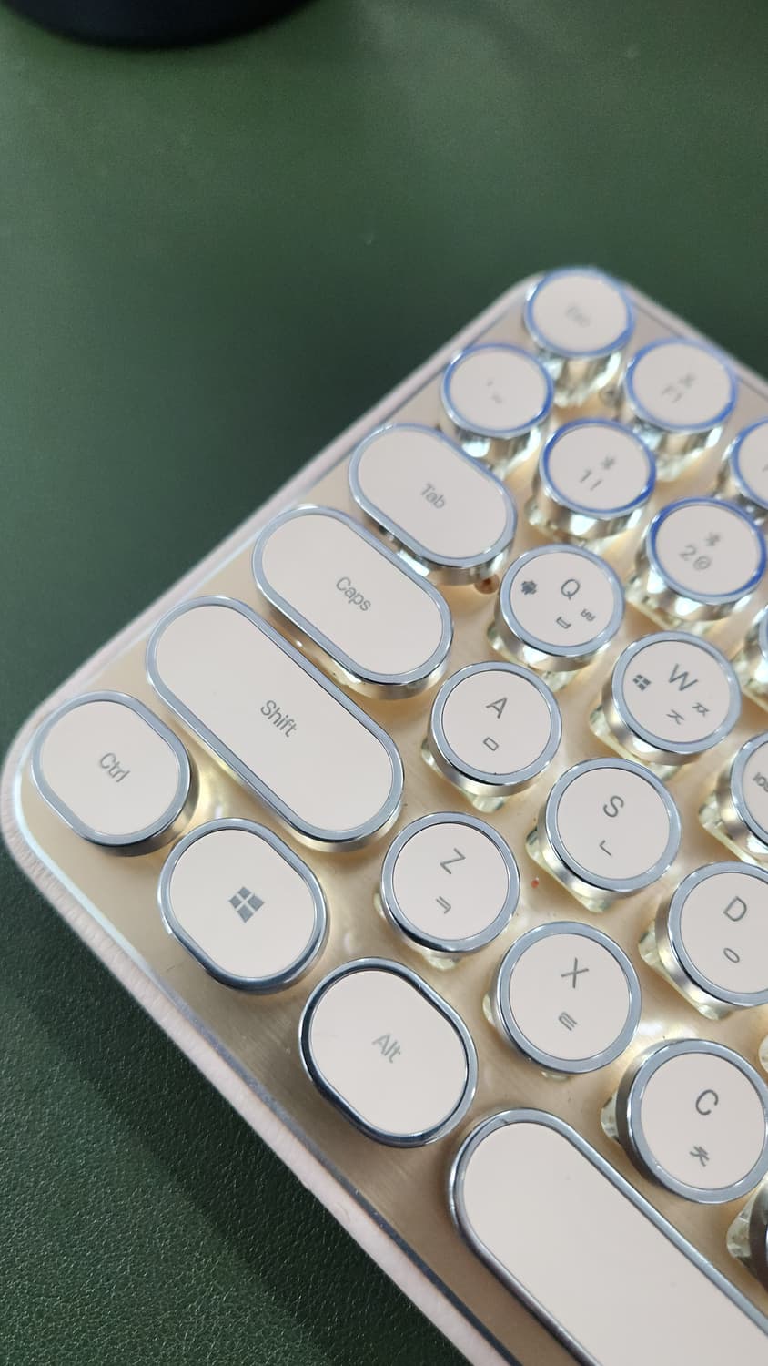 # 시로 그래피 감성 레트로 무선 기계식키보드 갈축 블루투스5.1 급처 상품이미지4