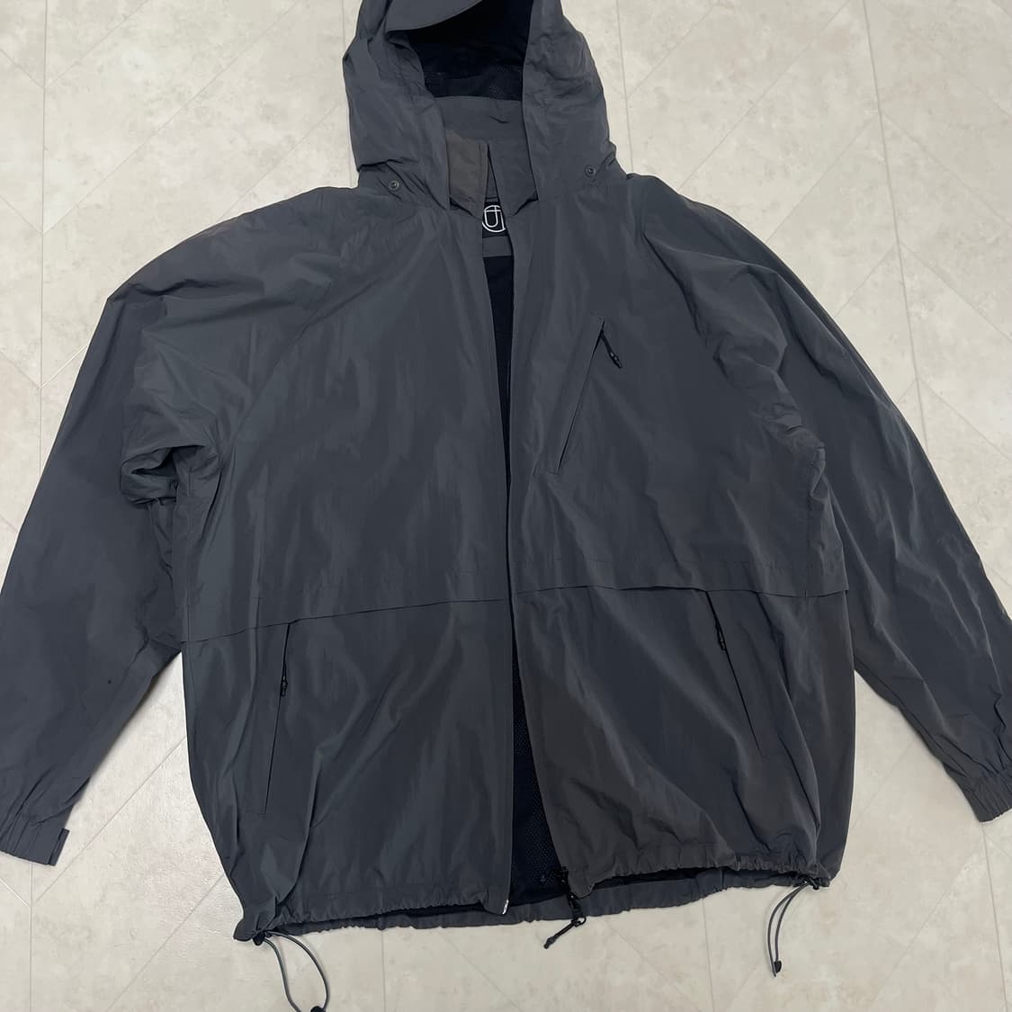 아웃스탠딩 쉘 후드 바람막이 자켓 차콜 상품이미지1