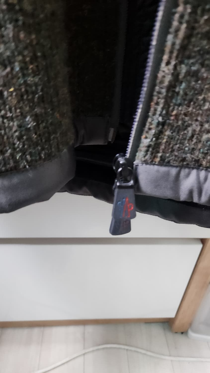 10회미만 착용 새상품급 몽클레어 모직후드 패딩~3사이즈 상품이미지5