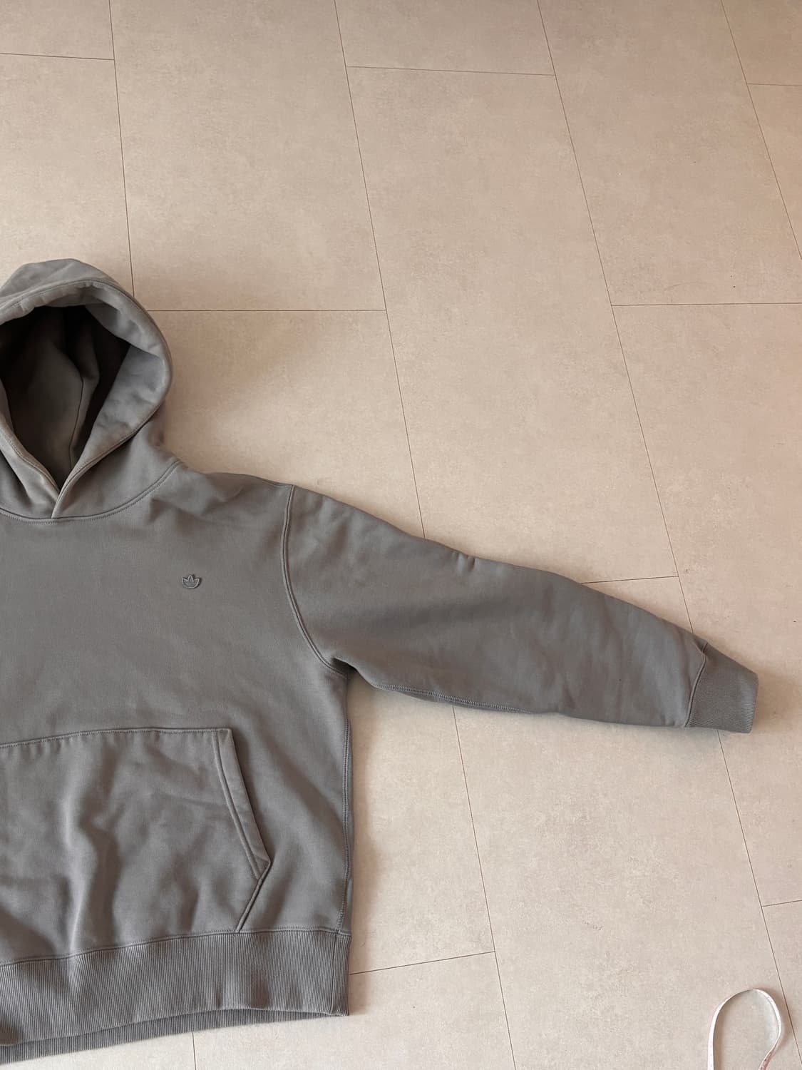 이 후드, 사실 YEEZY 냄새 납니다. 아디다스 오리지널스 후드 L 상품이미지3