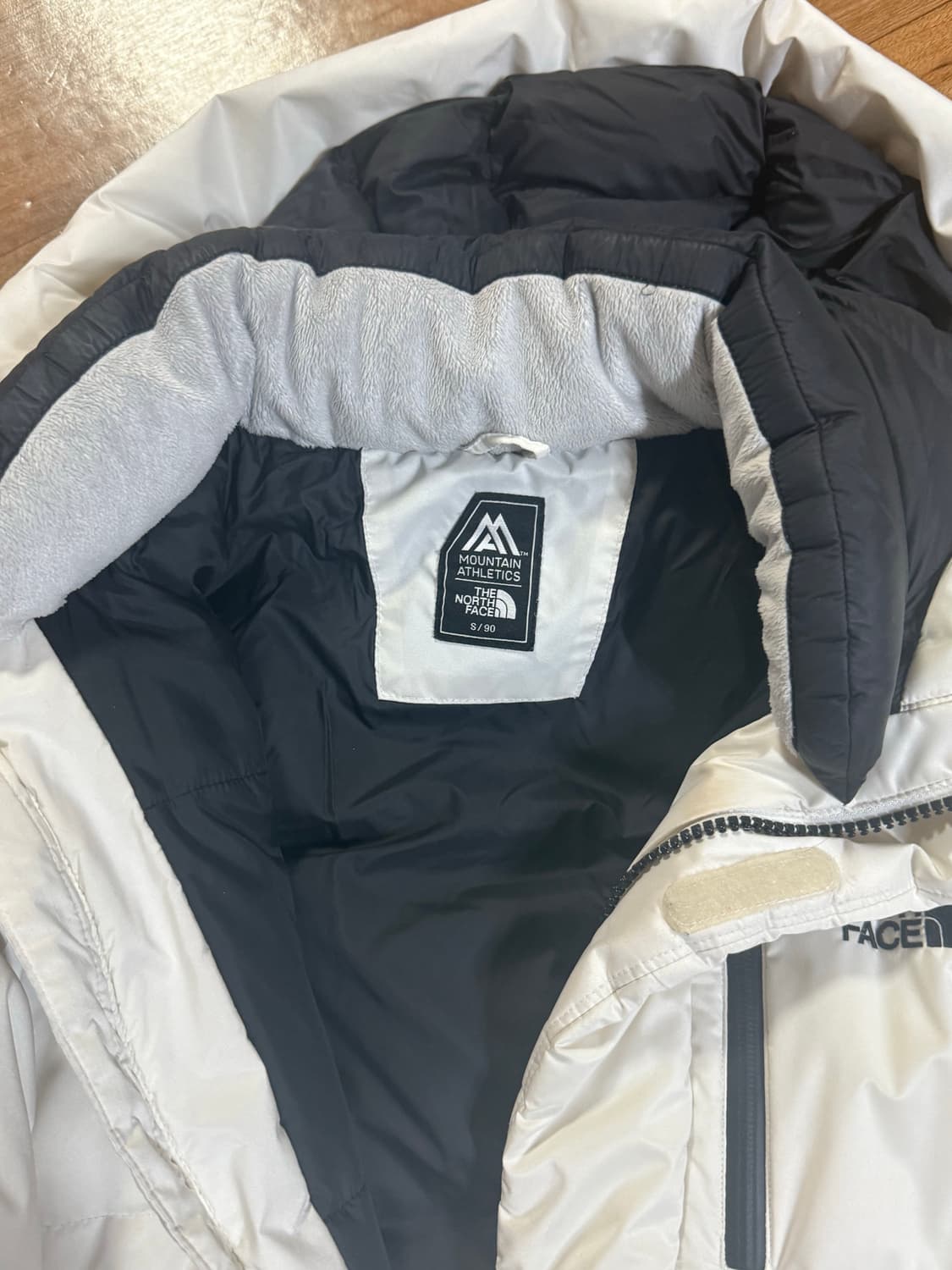 노스페이스 화이트 롱패딩 상품이미지3