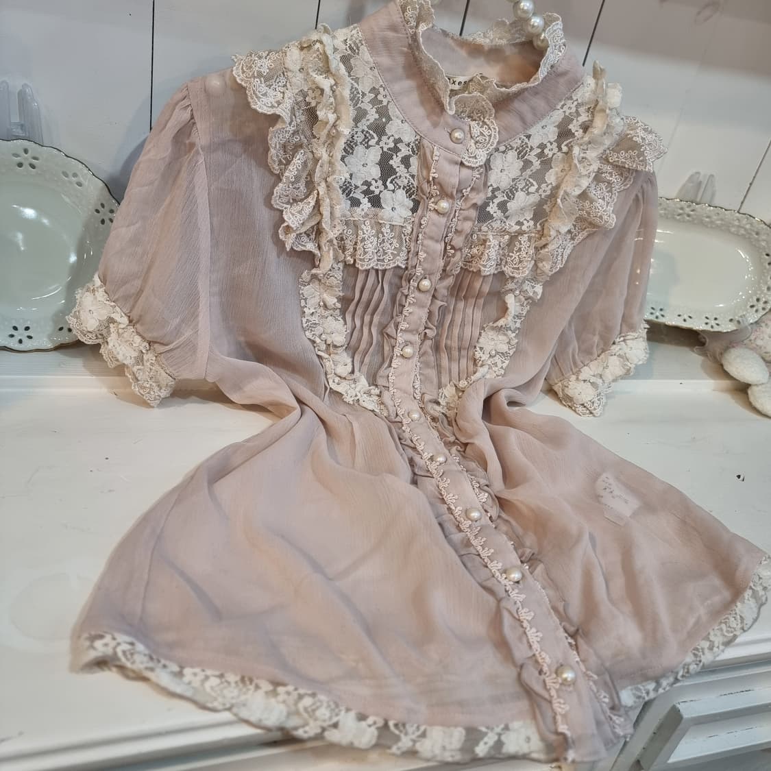 액시즈팜 로맨틱 레이스 카라 시스루 블라우스 상품이미지3