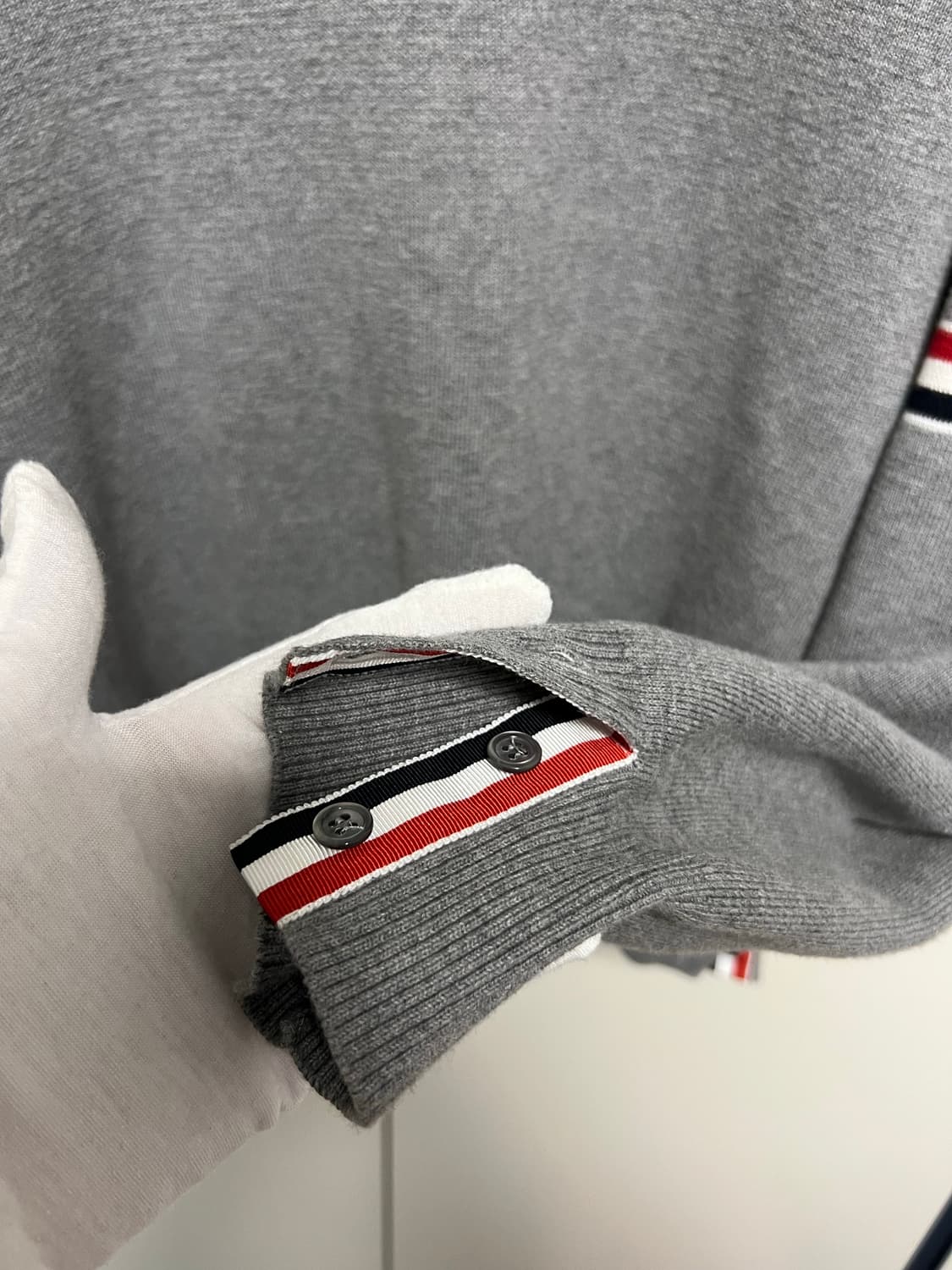 [2] 톰브라운 밀라노 스티치 암밴드 니트 상품이미지4