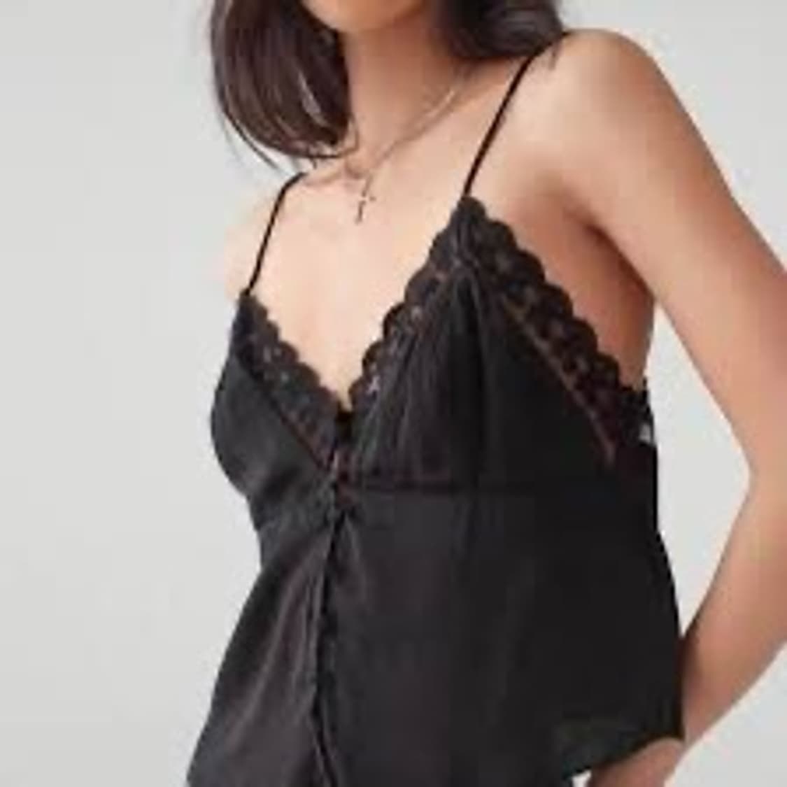 얼반아웃피터스 dinner & drinks 레이스 실키 캐미 탑 상품이미지3