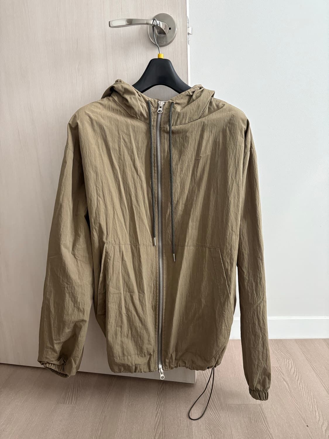 Minimal Khaki Windbreaker Jacket 상품이미지3