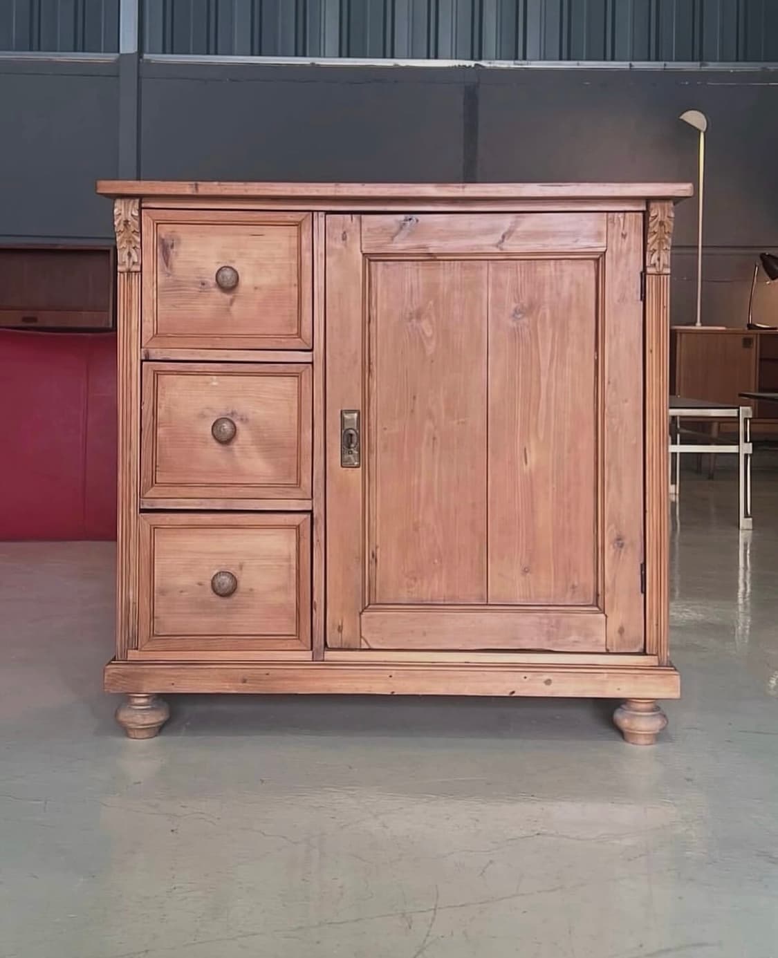 빈티지가구 앤틱가구 영국 파인 싱글 도어 컵보드 캐비넷 상품이미지1